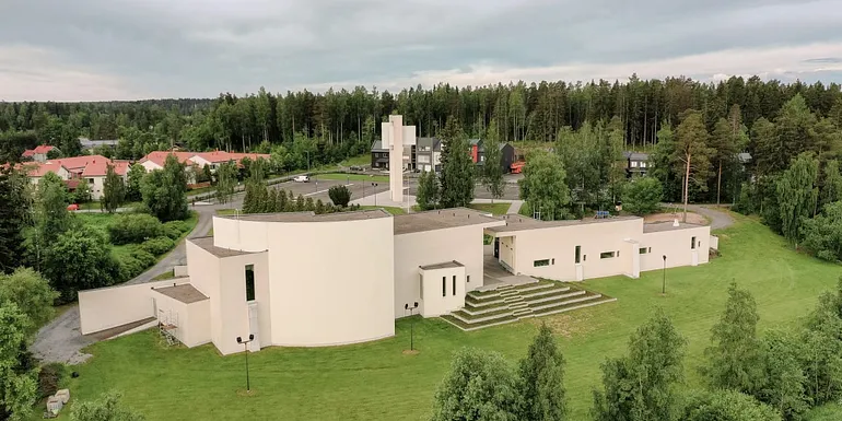 Pirkkalan kirkko ilmakuvassa