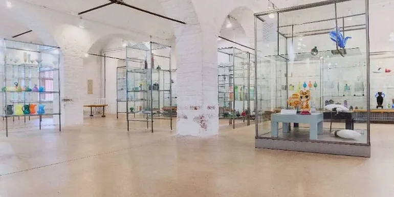 Lasimuseo Prykärin perusnäyttely