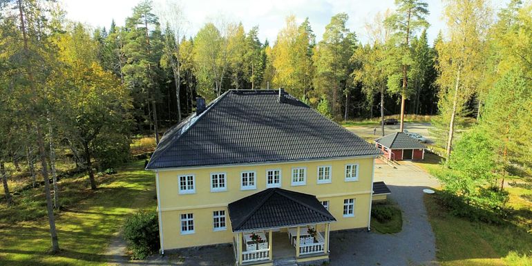 Main building of the historical Metsälinna Manor
