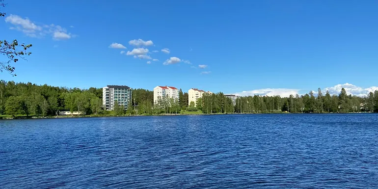 A view be the Lotila beach to the nearest houses in Valkeakoski