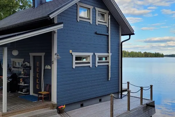 Villa Alma -mökki Tampereen Pyhäjärven rannalla Nokialla