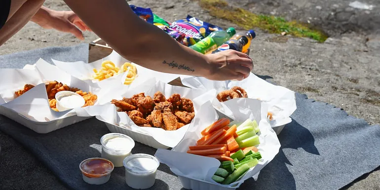 Take away wings are the best choice for a picnic.