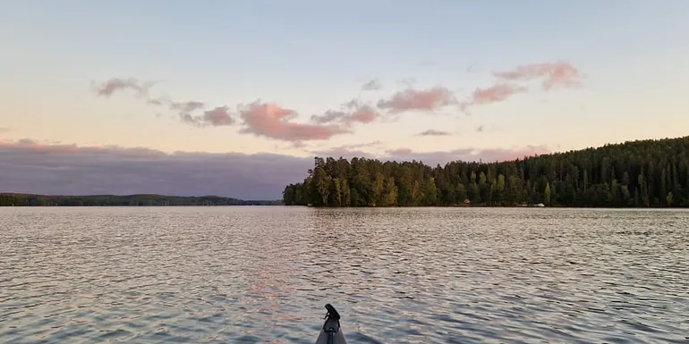 Näkymä kajakista järvellä