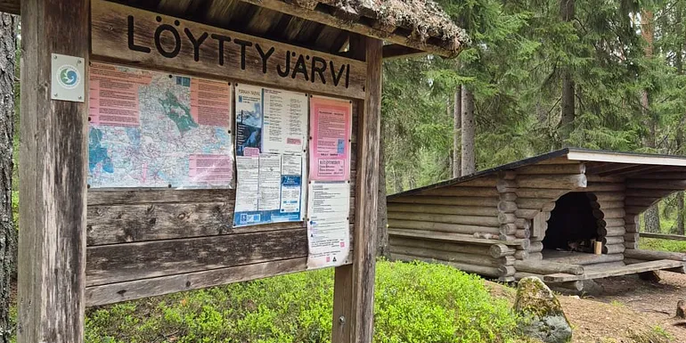 A sign at the campfire site