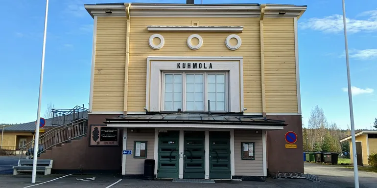 Kuhmola-rakennus ulkoapäin