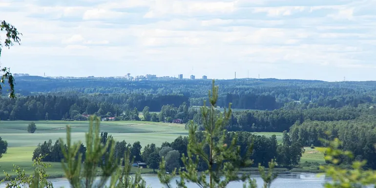 Maisema Keisarinharjulta