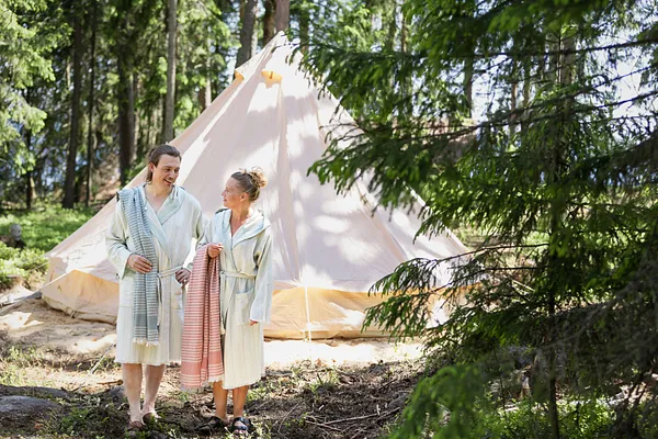 Glamping-luksustelttailu Tahlolla Näsijärven rannalla