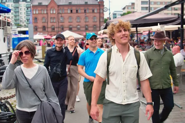 Tampereen ruokakierros maisteluineen, aterioineen ja kattoterassin kaupunkinäkymineen