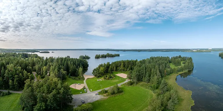 Ilmakuva Reipin uimarannasta.