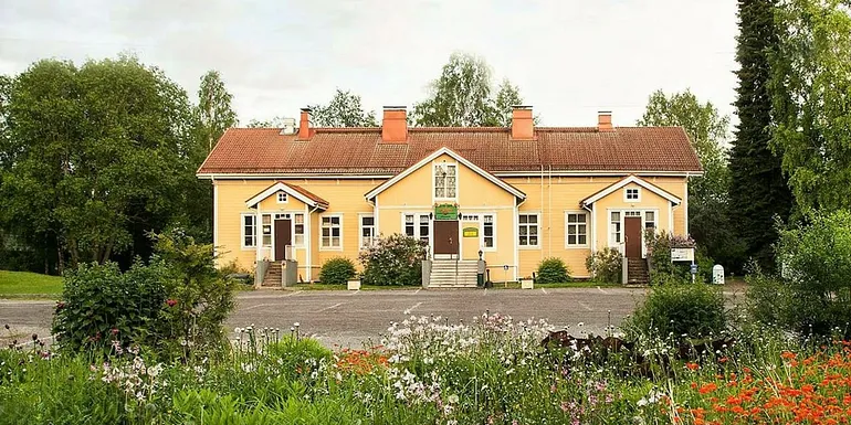 Beautifully renovated school building originally built in 1875