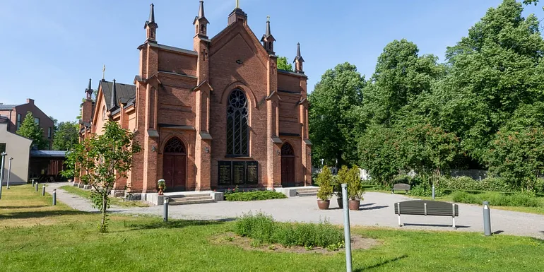 Neo-gothic themes on the facade of Finlayson Church.