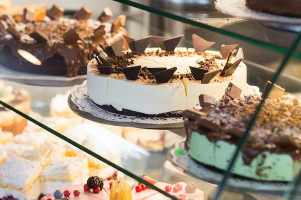 Pella's cafe & bakery