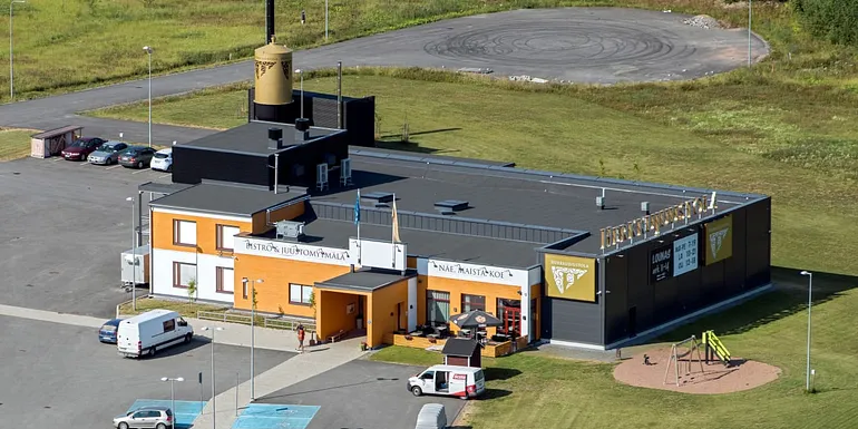 Elämysjuustola ulkoa