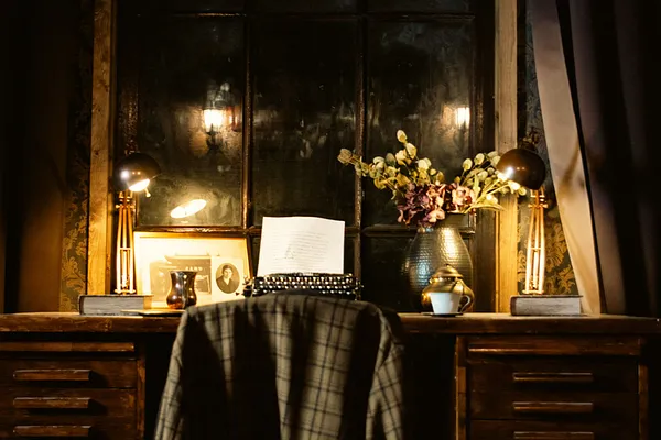 Immersive escape room game: LEVEL I - Ravengate 1881