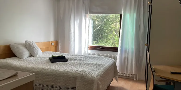 2 hengen huone