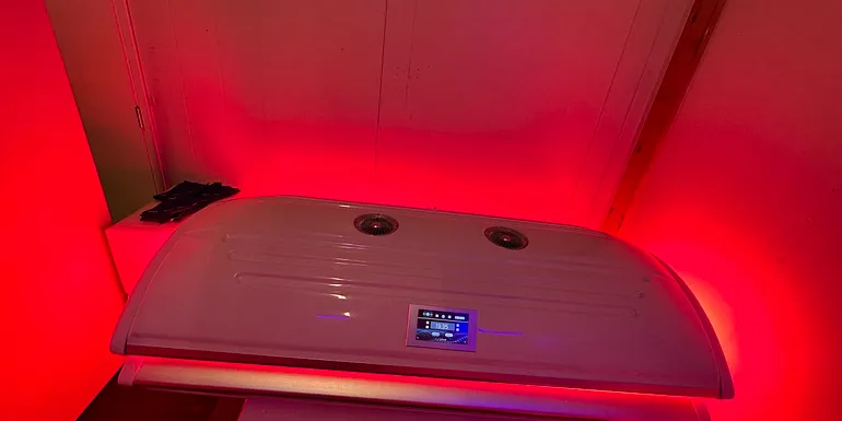 Kuvassa on punavalolaite