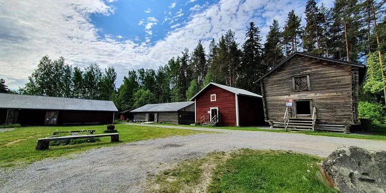 In the picture, there are grain storage buildings and other museum structures.