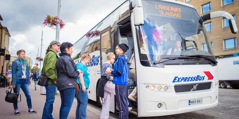 Opastettu bussikierros Tampereella