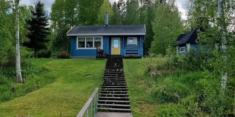 Sauna kuvattuna laiturilta