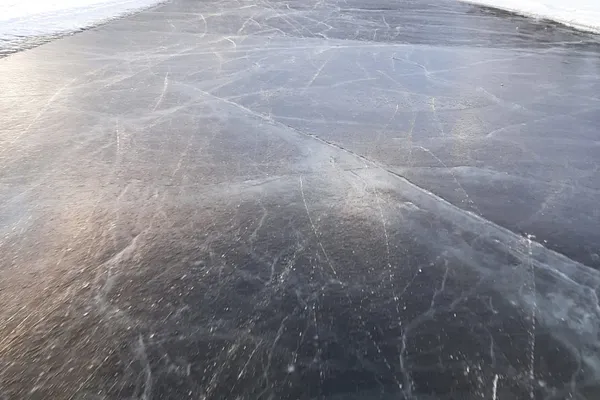 Tour Skating on Lake Tohloppi