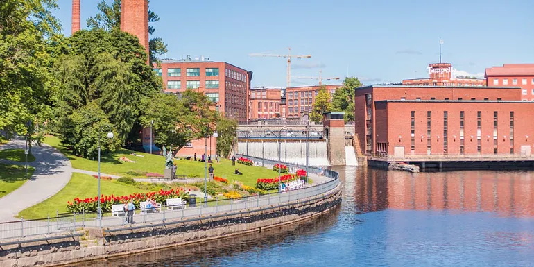 Kirjastonpuisto park and Tammerkoski rapids.