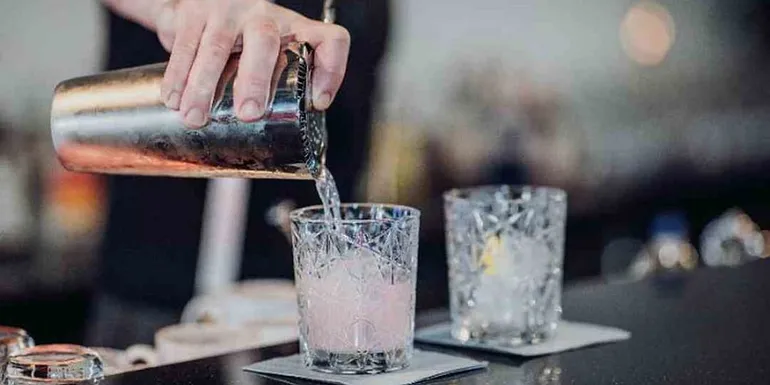 Drinkkien valmistusta