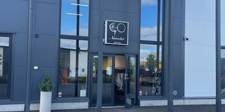 Myymälä ulkoapäin