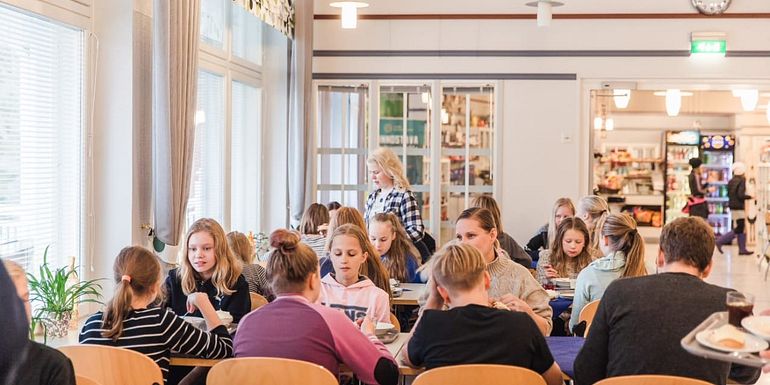 Marttisen ravintola Herrasen ruokailutila