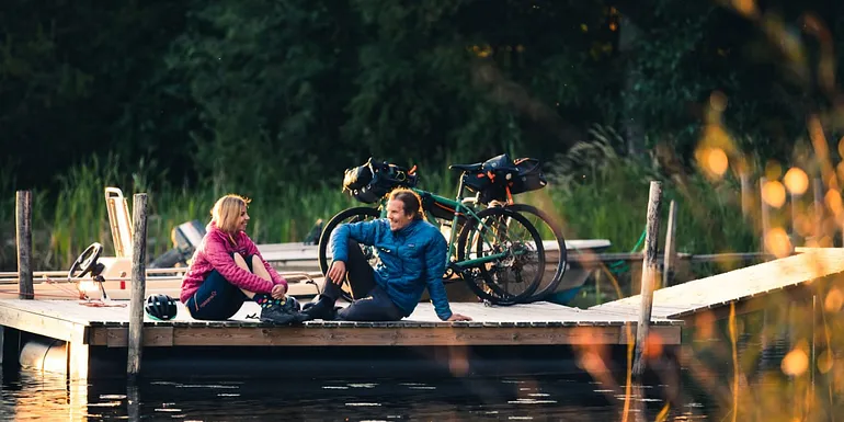 Couple with bicycles near lake