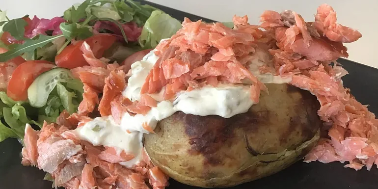 Oven potato with salmon