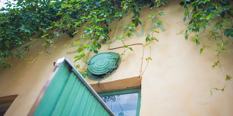 The door of Rajaportti public sauna.