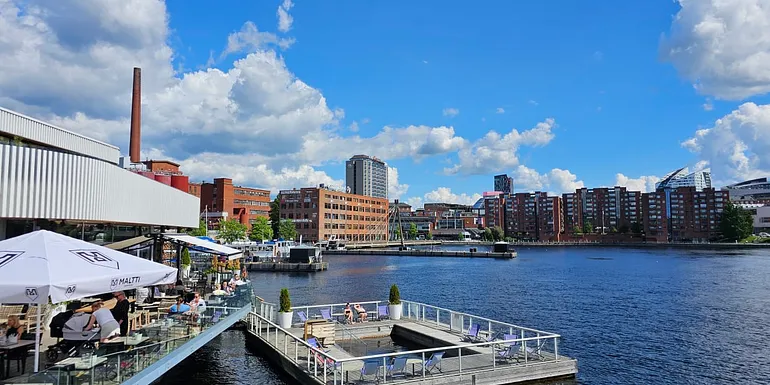 Sauna experience includes a refreshing swim in the lake all year around.