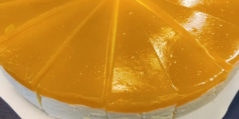 Mangojuustokakku