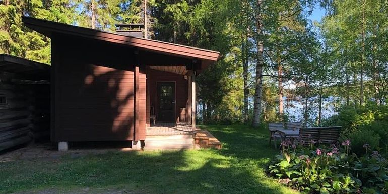 Lake Shore Sauna Cottage