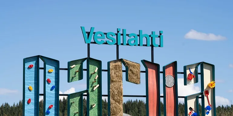 Värikäs Narva-kyltti