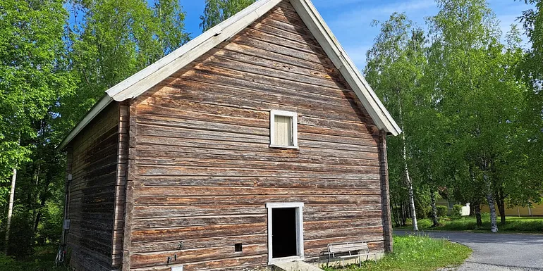 Sahalahden museomakasiinin vanha jyvästörakennus