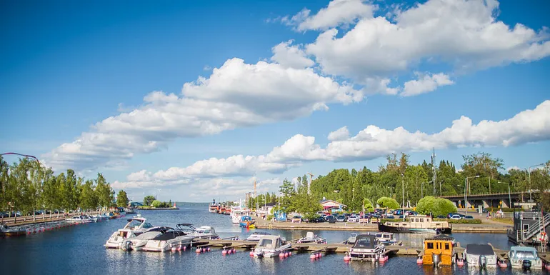 Mustalahti harbour and boats