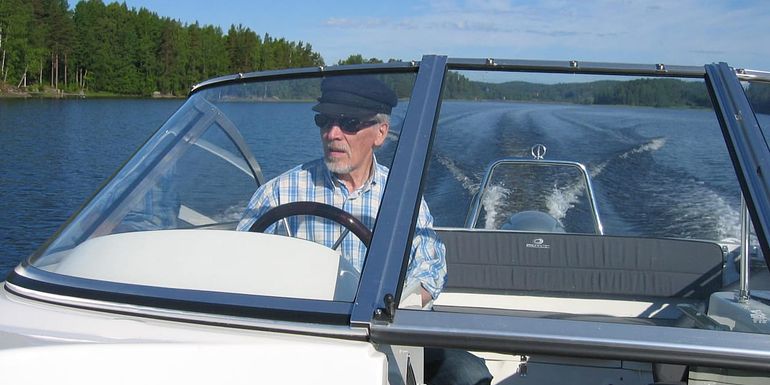 Safe trip on the lake Längelmävesi