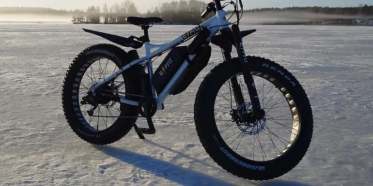 E/ Fat Bike järven jäällä