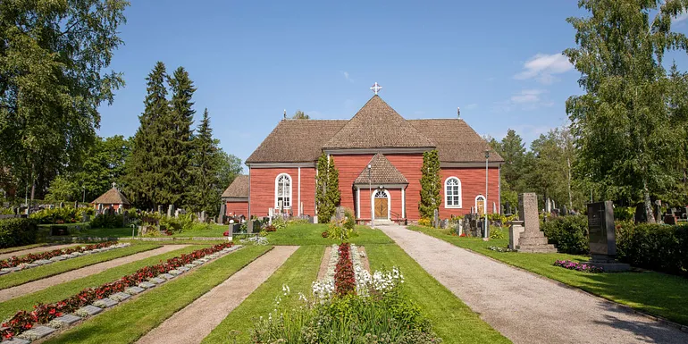 Teisko Church's facade is made of red wood paneling.