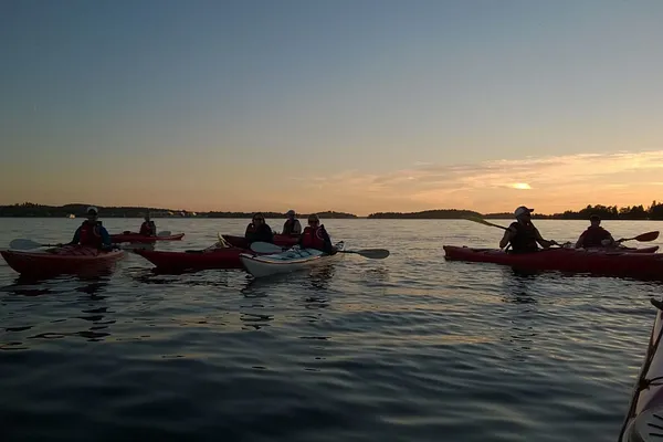 Tunnin melontaretki Pyhäjärvellä