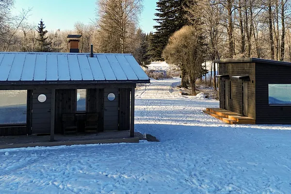 Villa Vanaja – tyylikäs lomamökki järven rannalla