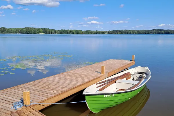 Villa Vanaja – tyylikäs lomamökki järven rannalla