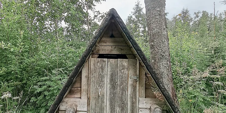 A toilet at the campfire site