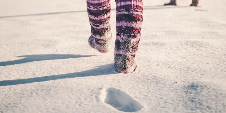 Villasukkapatikointia hangella/ wool sock hiking in snow