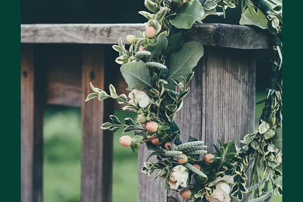 Skumppajoogaa ja kukkaseppeleitä