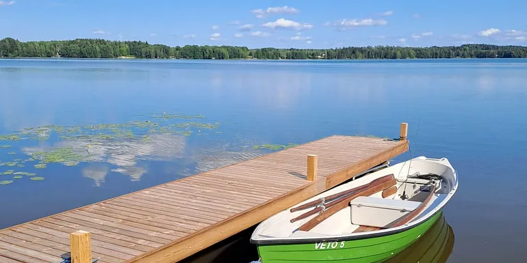 Vene mökin laiturissa