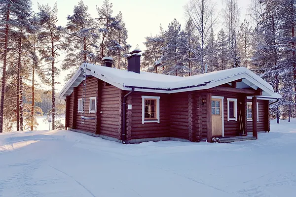 Mökin vuokrausta järven rannalla
